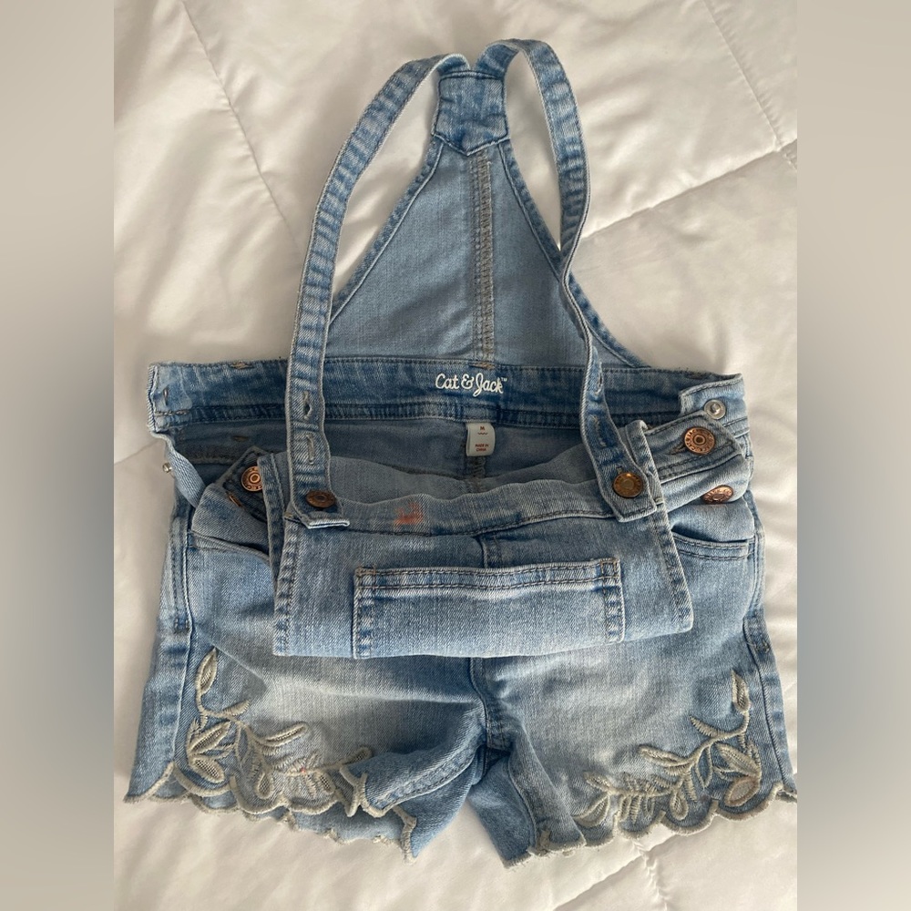 Adorable overall short set w/Lacey trim for play! Cat&Jack Girls Size M
